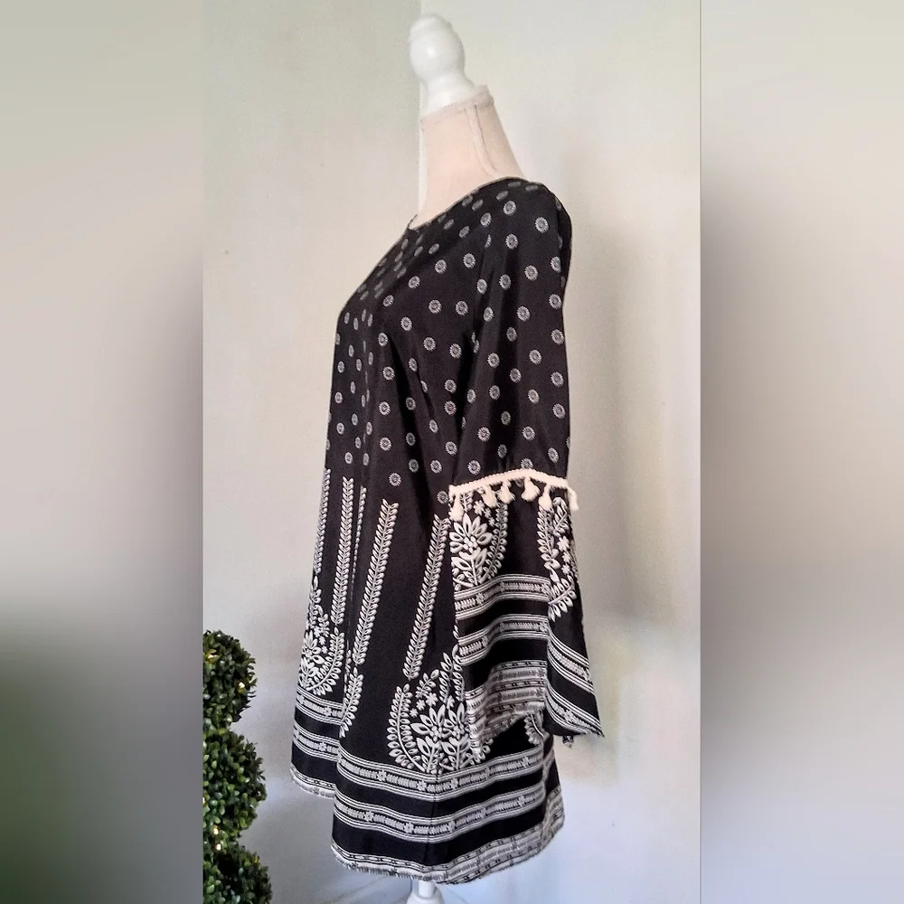 Black & White Blouse - Pom Pom Banded Sleeves - Open Sleeves - Large - Picture 5 of 8